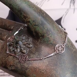 Avon Silver Tone Flowerlace Bracelet 7" Long Vintage 1979